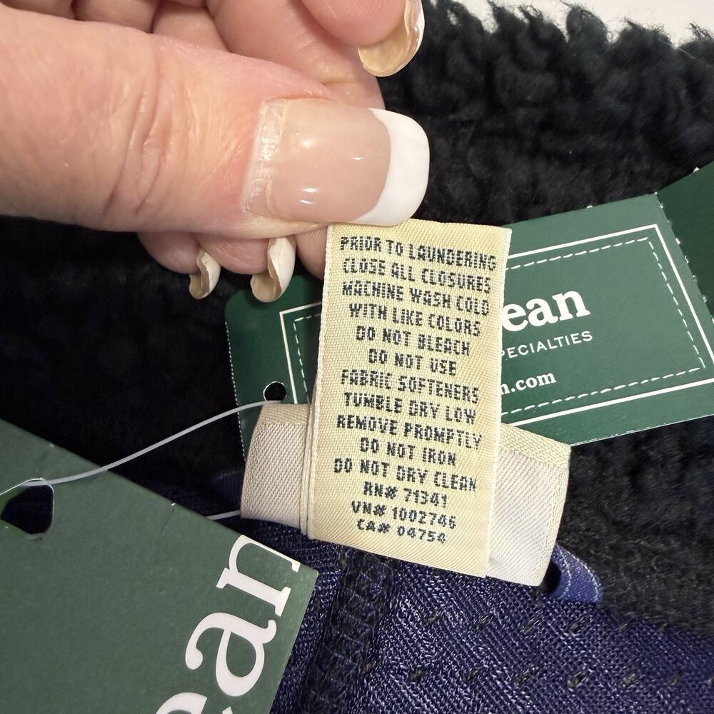 L.L. Bean Women's MOUNTAIN PILE FLEECE VEST Size XL Black Sherpa Zip Pockets NEW - Picture 9 of 11